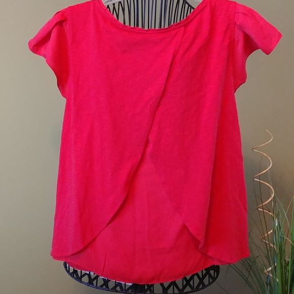 NWT, SIZE "Lp" RED COLOR TOP, LONGER AT THE BACK - Picture 5 of 8